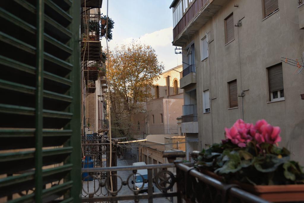 Real Teatro Umberto I Panzió Palermo Kültér fotó